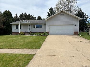 268 Jonathon Drive, Almont Vlg, MI 48003