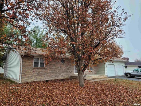 469 E MAIN Street , Radom, IL 62876