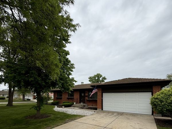 832 Leahy Circle , Des Plaines, IL 60016