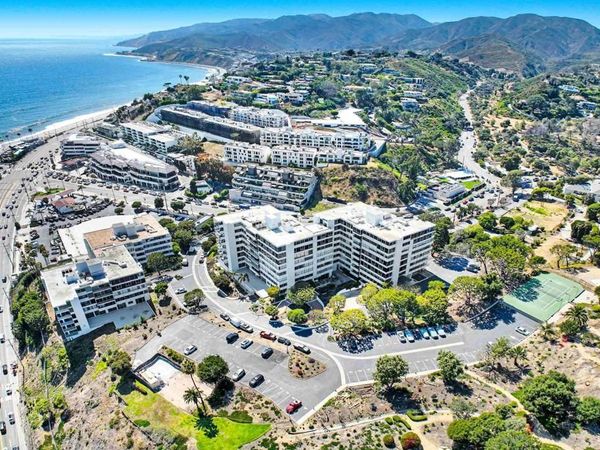 17352 W Sunset Boulevard, Unit 204, Pacific Palisades, CA 90272