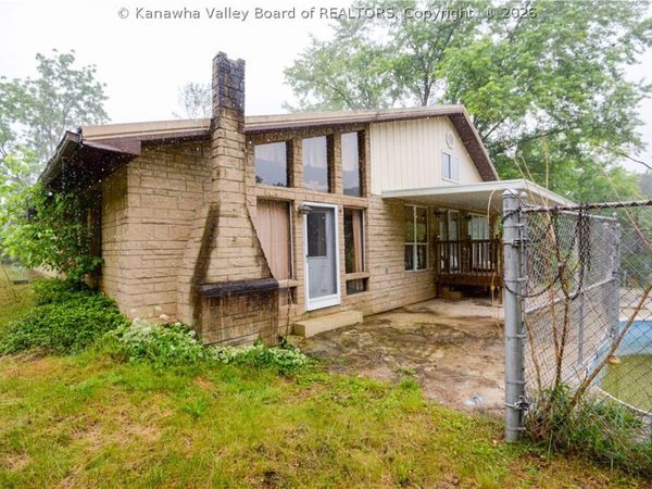 45 Pioneer Lane, Charleston, WV 25312