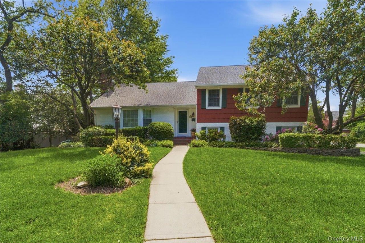 8 Prospect Avenue , Garden City, NY 11530 Main Photo