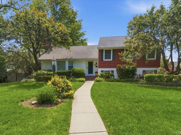 8 Prospect Avenue , Garden City, NY 11530