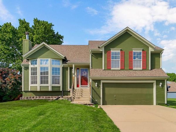 20839 S Skyview Lane, Spring Hill, KS 66083