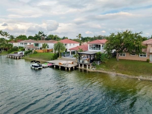 11155 NW 70th St, Doral, FL 33178