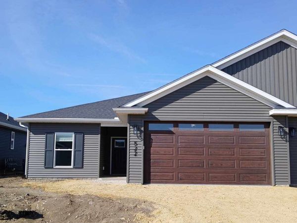 522 N 4TH Avenue, Eldridge, IA 52748