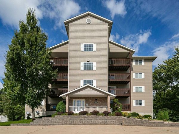 4084 CREEK HILL Drive, Bettendorf, IA 52722