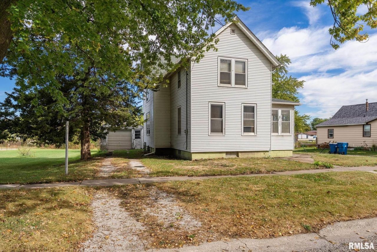 322 W Lincoln Street, Walcott, IA 52773 Main Photo
