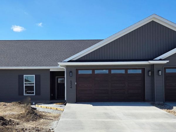 534 N 4TH Avenue, Eldridge, IA 52748