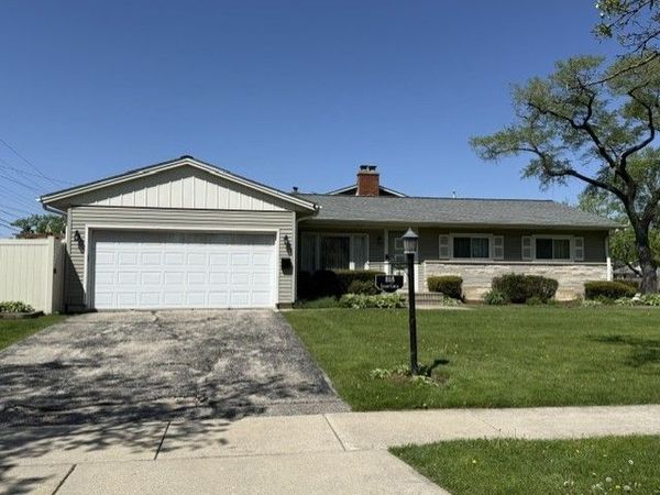 818 Leahy Circle , Des Plaines, IL 60016