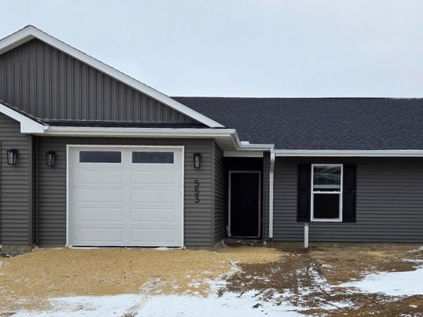 553 N 4TH Avenue, Eldridge, IA 52748