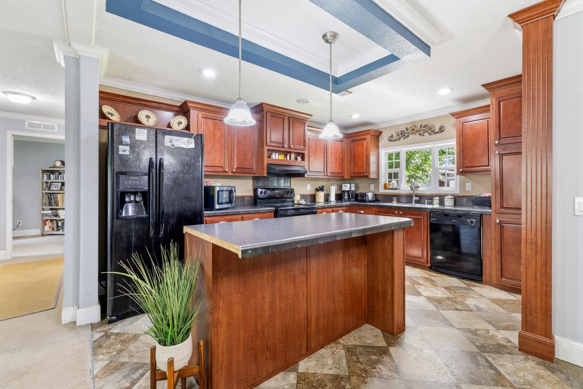 1040 Longpoint Road Photo 14