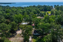 1040 Longpoint Road photo 4