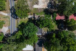 1040 Longpoint Road photo 4