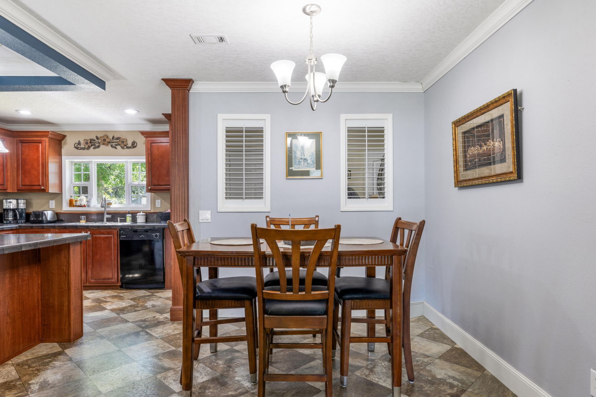 1040 Longpoint Road Photo 5