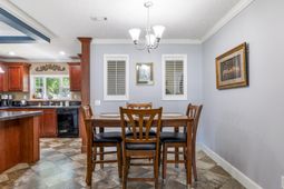 1040 Longpoint Road photo 4