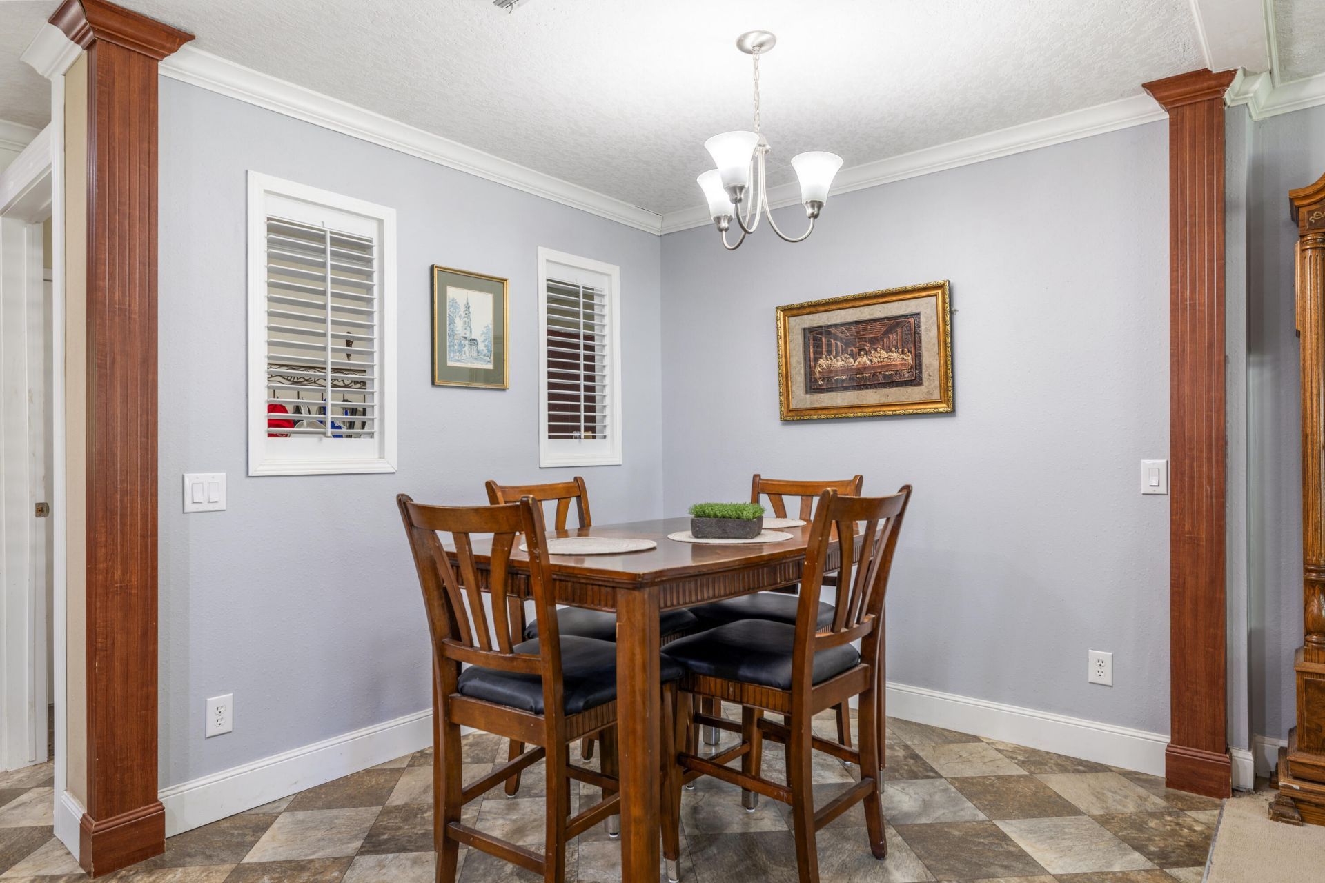 1040 Longpoint Road Photo 6