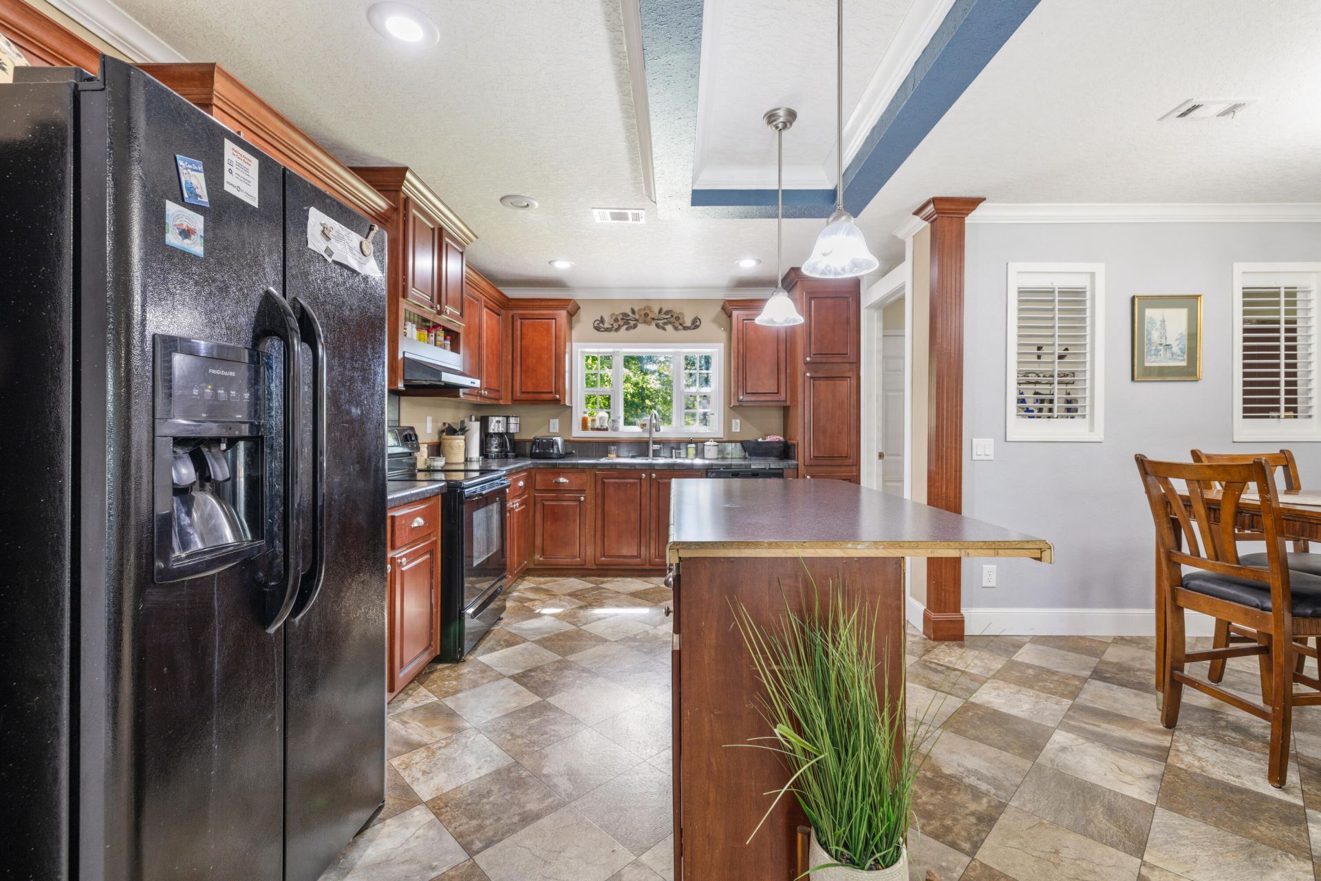 1040 Longpoint Road Photo 7