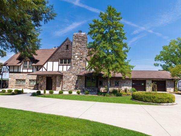 2990 McGavock Pike , Nashville, TN 37214