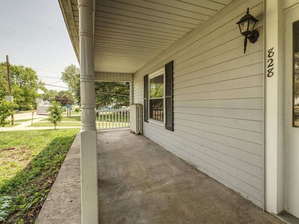 828 10TH Avenue, Fulton, IL 61252
