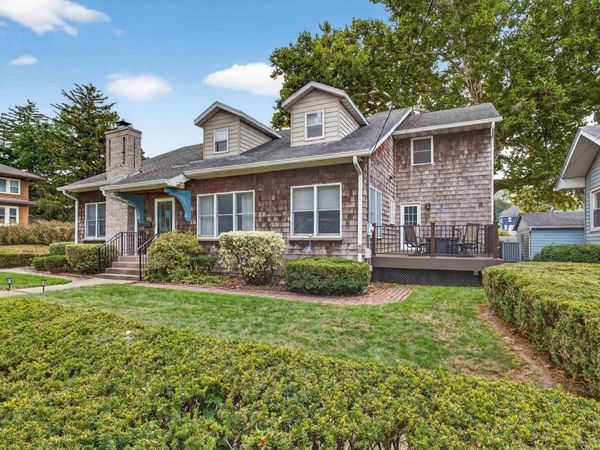 325 E DOVER Court, Davenport, IA 52803