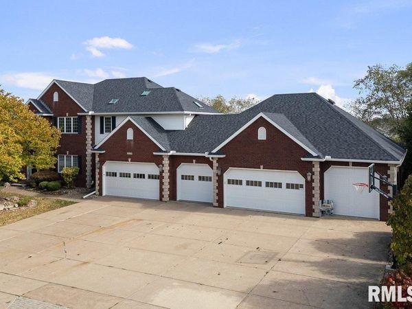 2924 E 45TH Court, Davenport, IA 52807