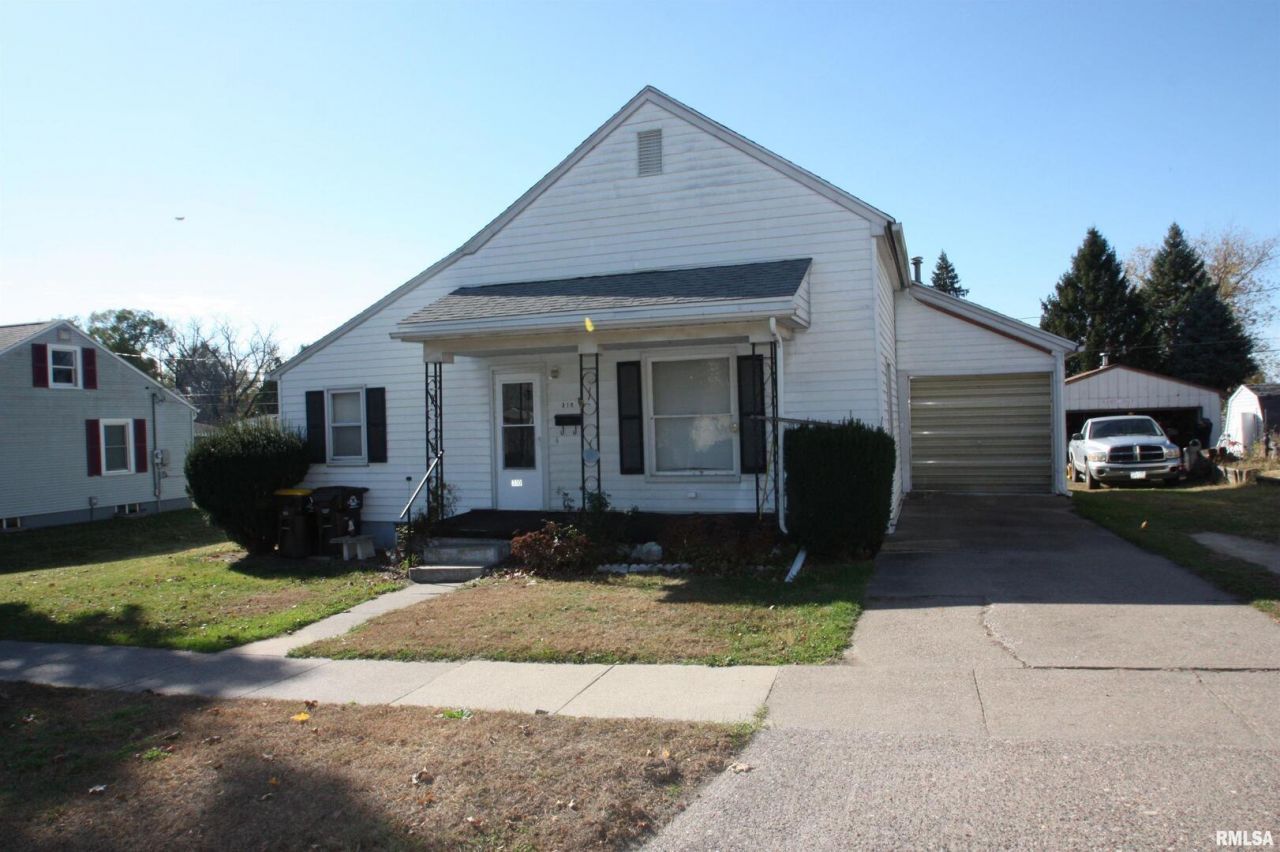 310 N Dearborn Street, Maquoketa, IA 52060 Main Photo
