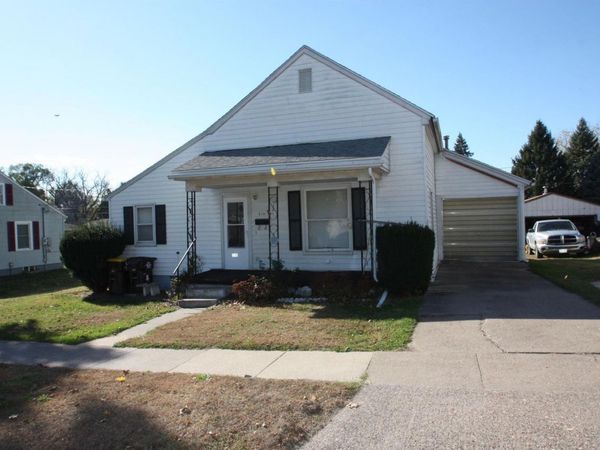 310 N Dearborn Street, Maquoketa, IA 52060