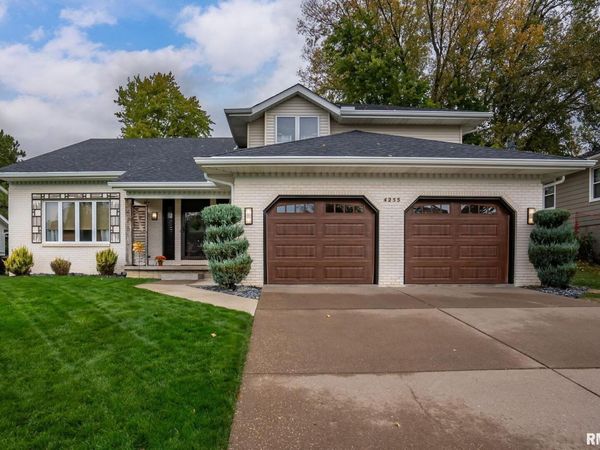4255 APPLE VALLEY Drive, Bettendorf, IA 52722