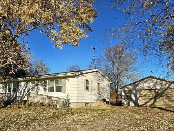 1093 Ocean Avenue, Moscow, IA 52760