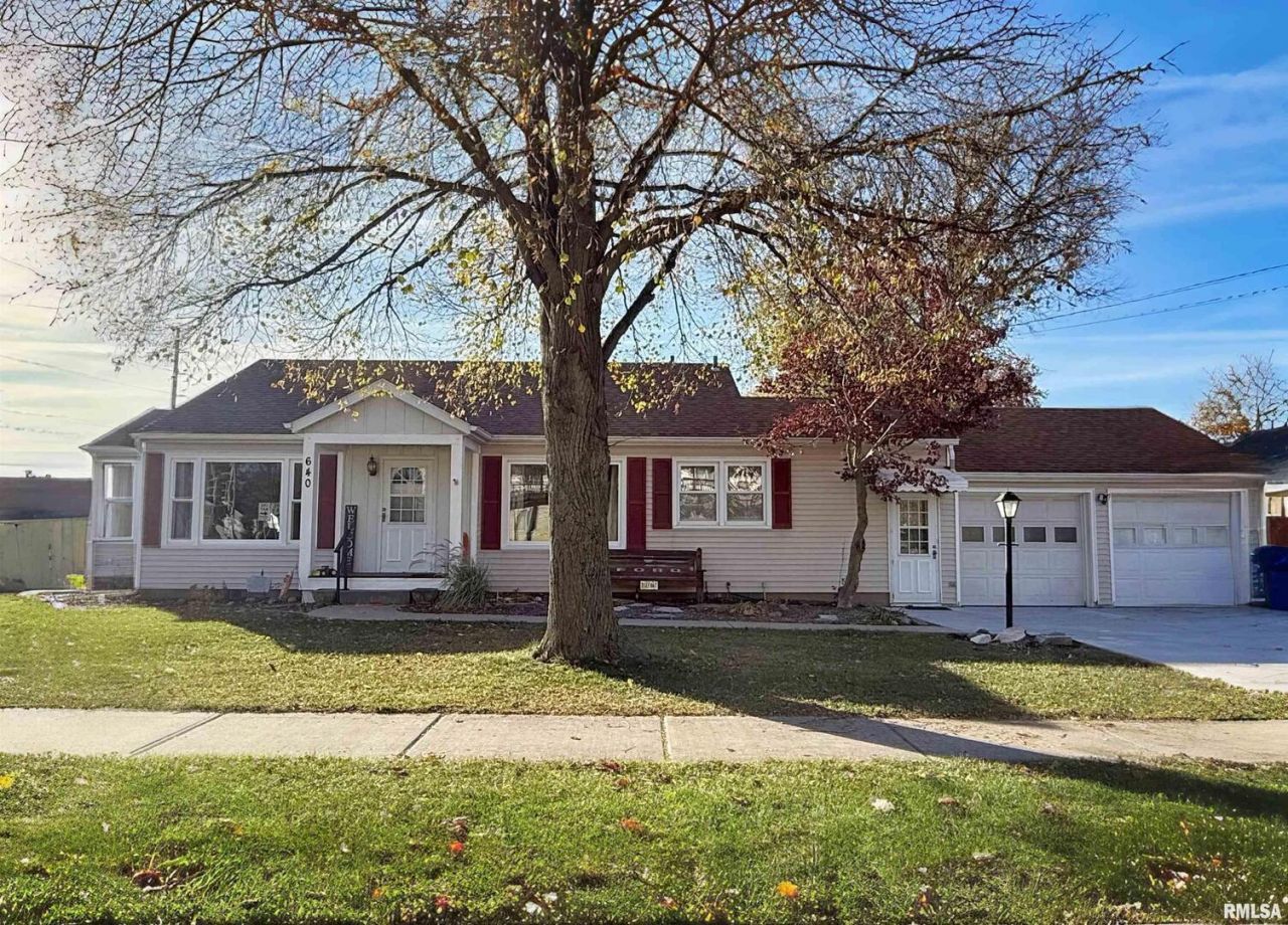 640 32nd Avenue, Moline, IL 61265 Main Photo