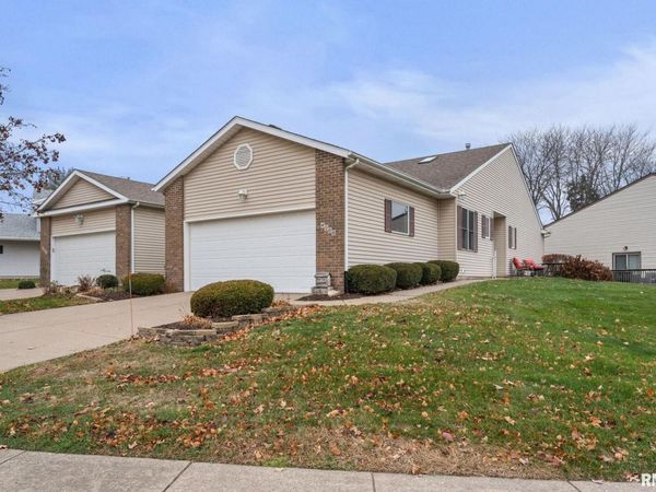 4000 Prairie Lane, Bettendorf, IA 52722