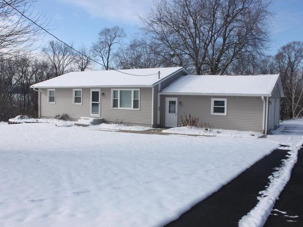 9012 98th Street W, TaylorRdg, IL 61284