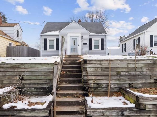 1820 33RD Street, Moline, IL 61265