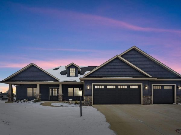 8 FOSTER Court, Eldridge, IA 52748