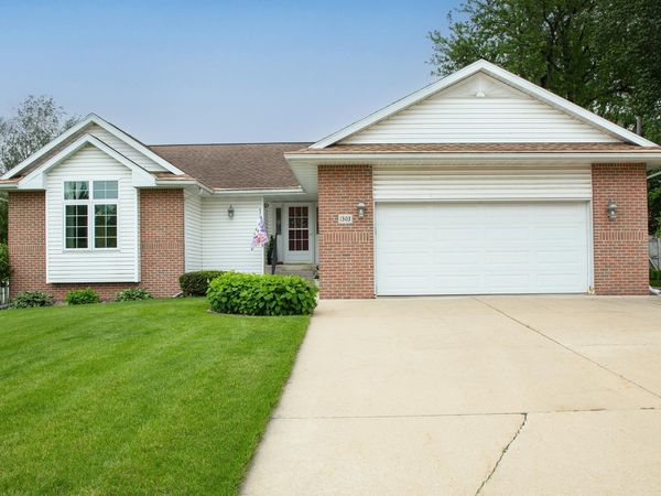 1303 Orchard Dr , Cedar Falls, IA 50613
