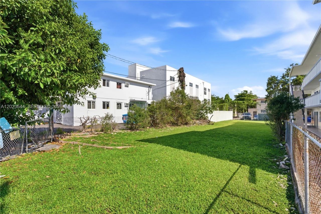718 SW 4th St , Miami, FL 33130 Photo