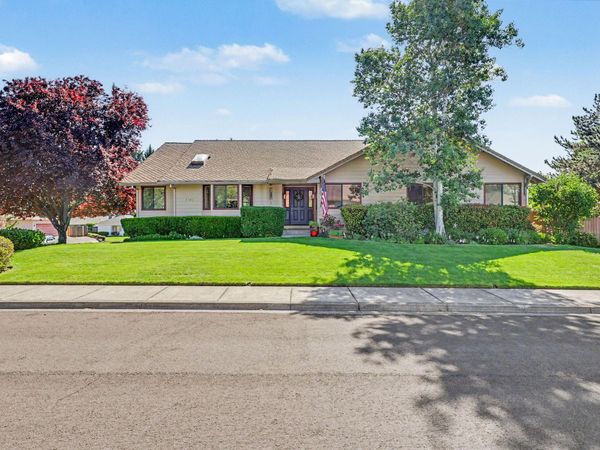 1361 La Loma Drive, Medford, OR 97504