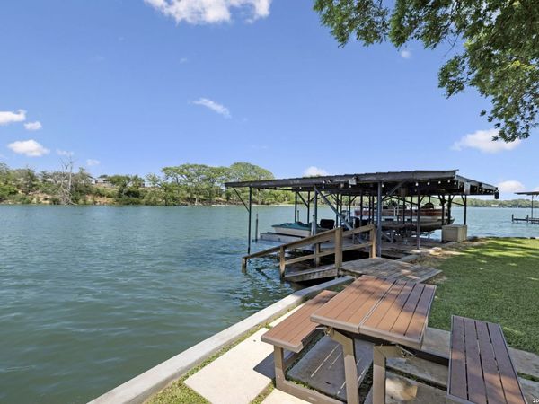 1435 E ZIPP RD, New Braunfels, TX 78130