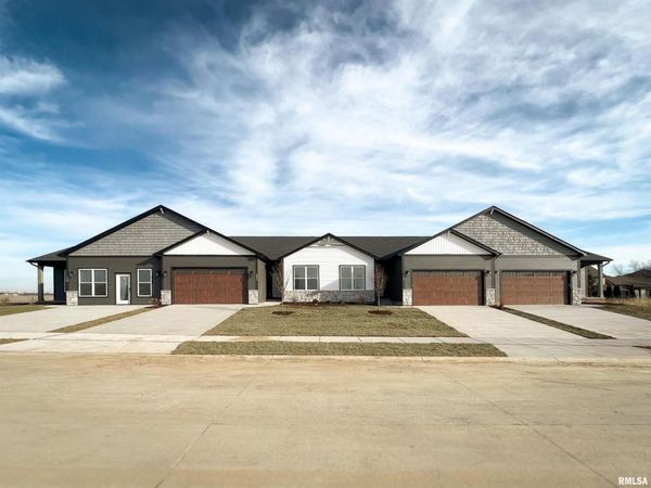 5885 BUTTERFIELD Drive , Bettendorf, IA 52722