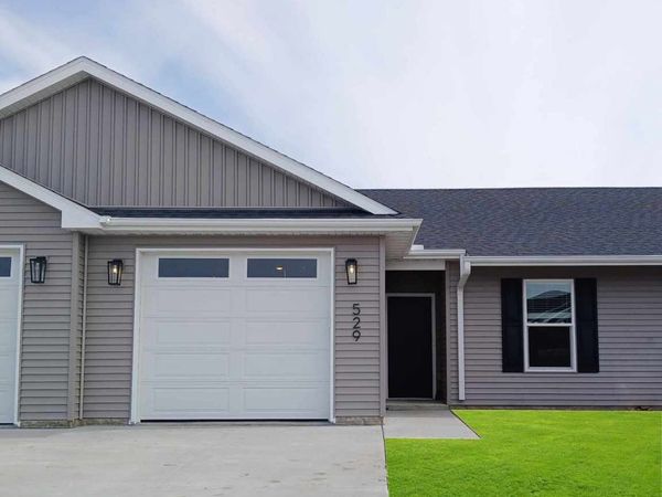 529 N 4TH Avenue, Eldridge, IA 52748
