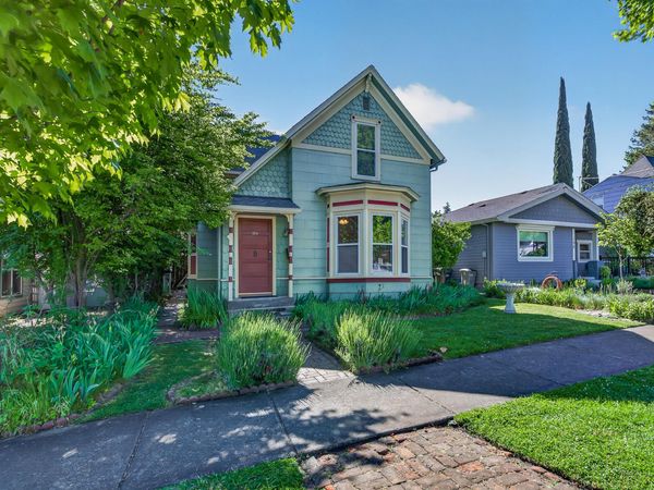138 Third Street, Ashland, OR 97520
