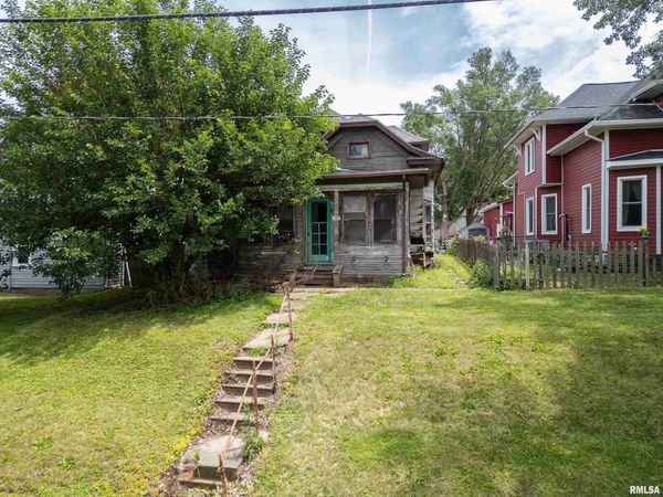 307 WALCOTT Street, Dixon, IA 52745