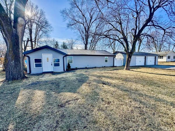 106 E Beeson Street , Joy, IL 61260