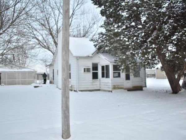 200 1ST Avenue , Sherrard, IL 61281