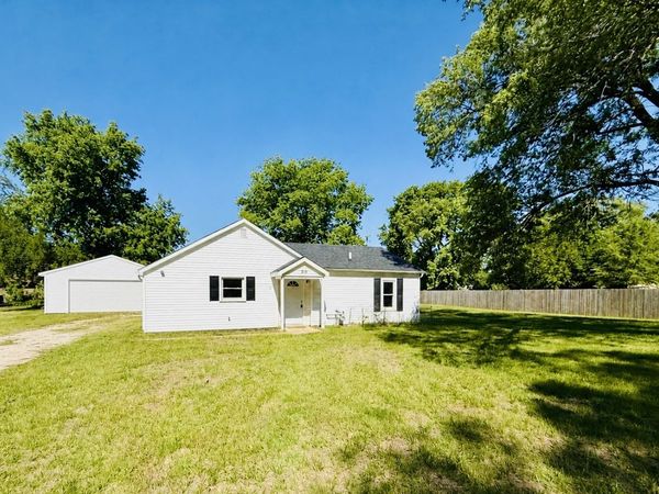 715 8th Street , Colona, IL 61241