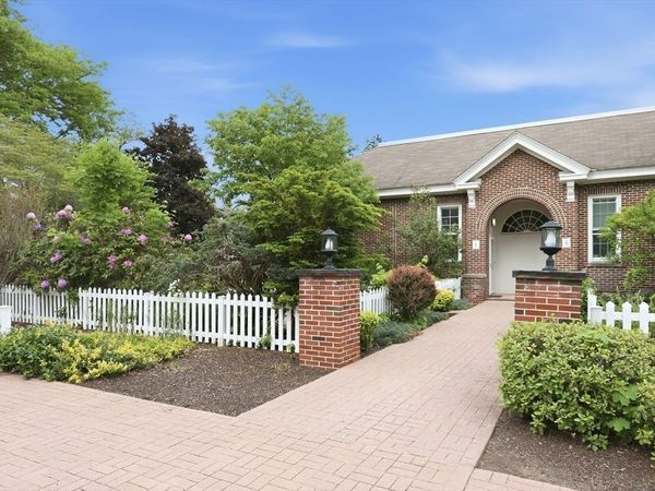 165 Converse Street, Unit 1, Longmeadow, MA 01106