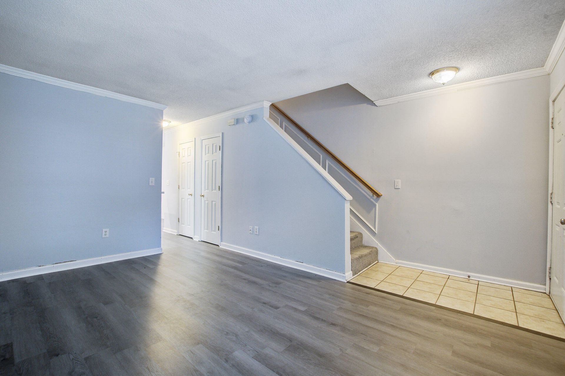 6280 Lucille Drive Photo 4