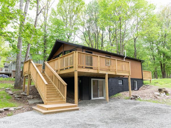124 Fawn Lake Drive, Hawley, PA 18428