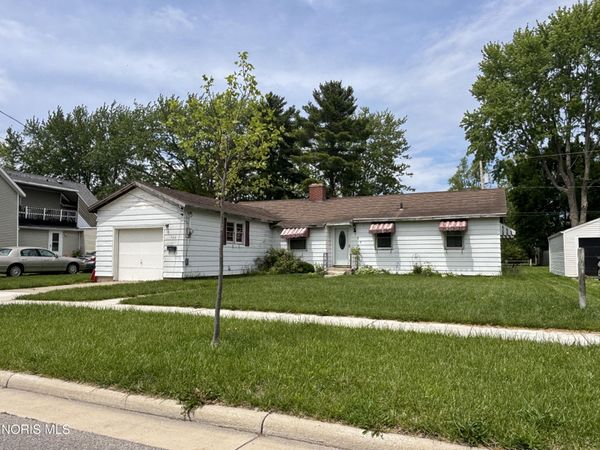 750 Park Street , Napoleon, OH 43545